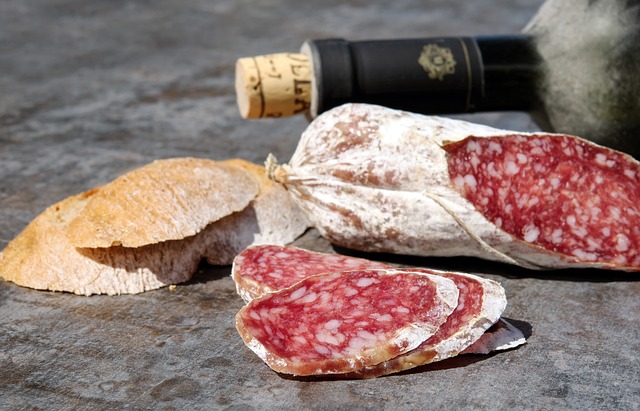 Wann kommt die Salami auf die Pizza?